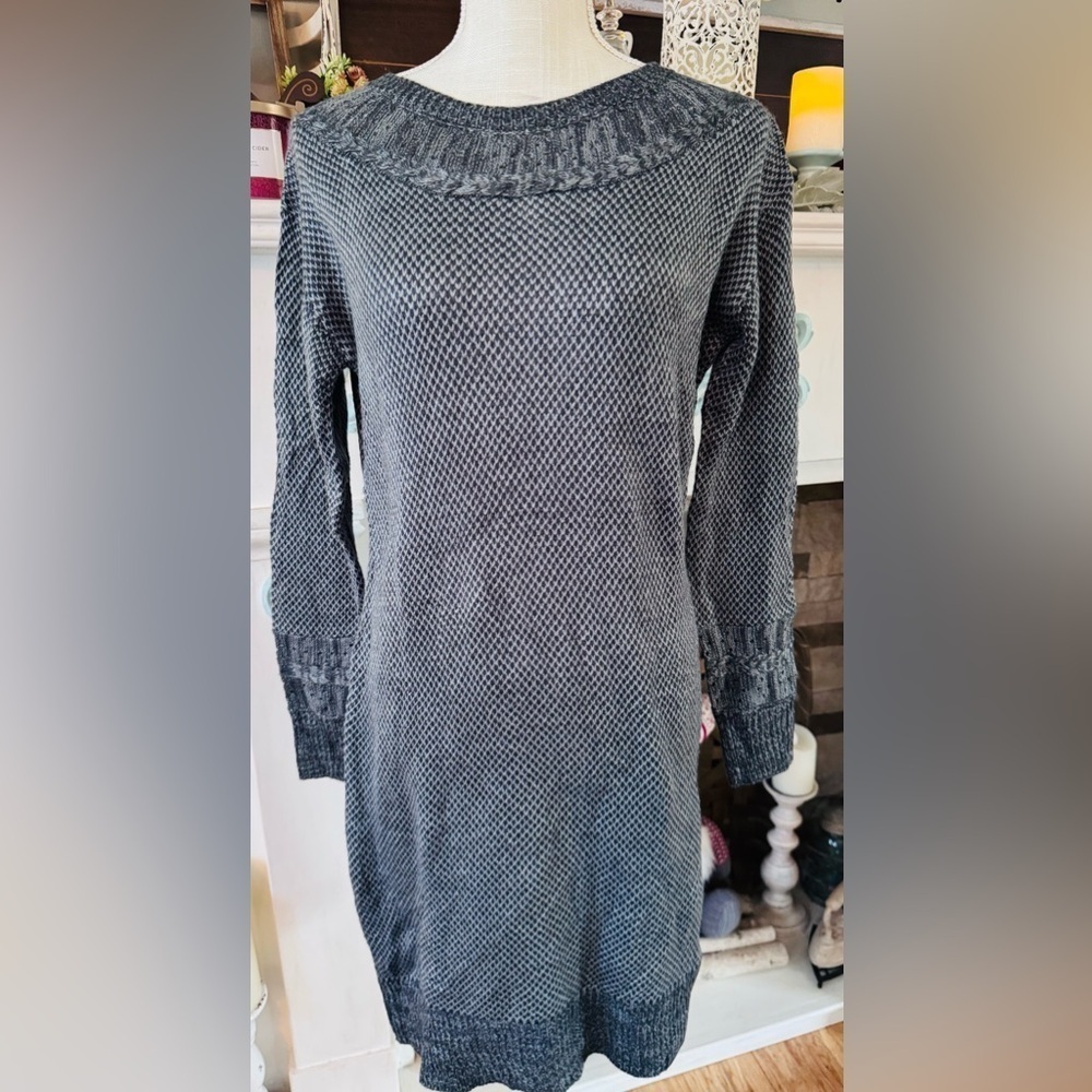 Grave & Lace great thin midi sweater dress with crotcheted detail. Size S NWT
